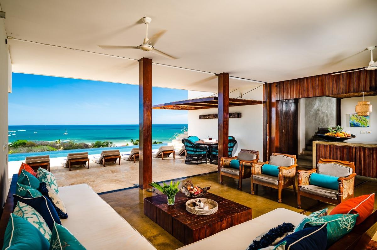 PUROS DIECES living room view 